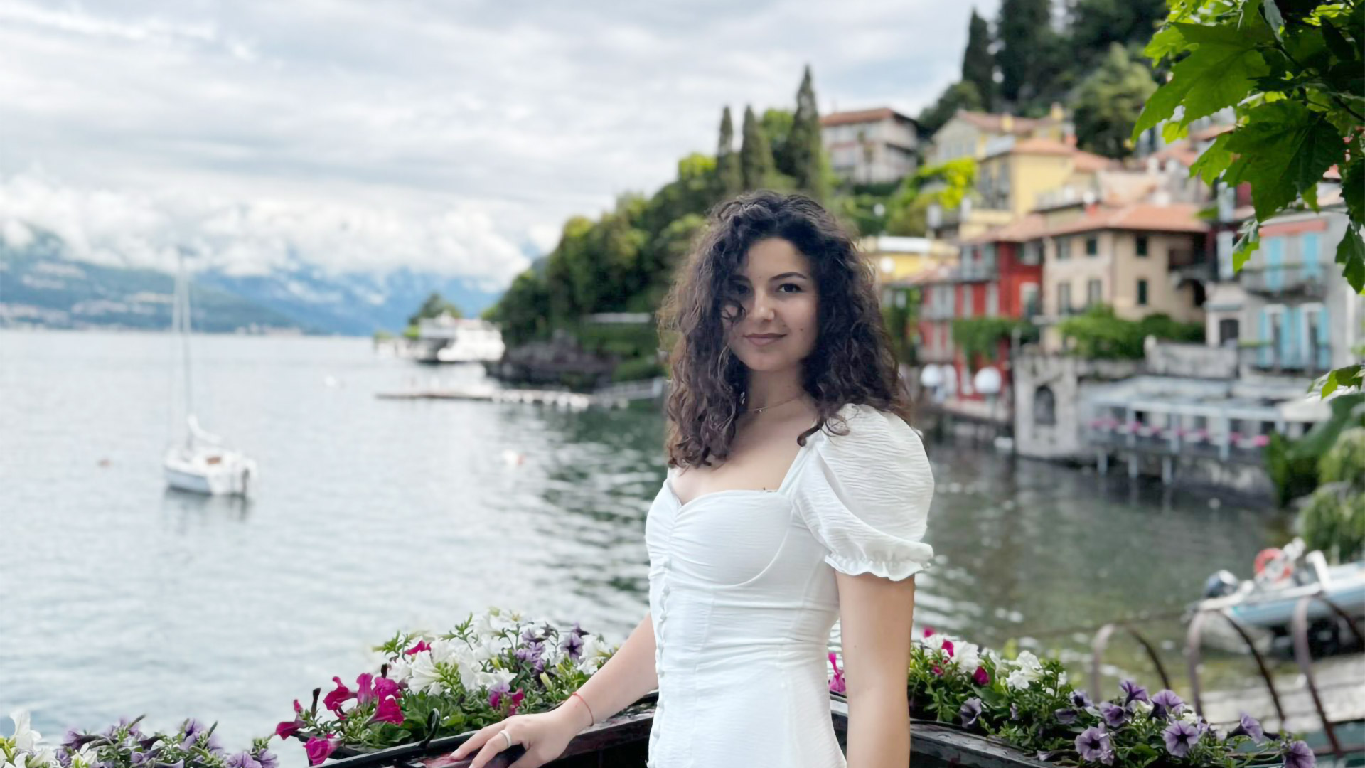 Andreea Rosu | Junior Product Consultant Corporate | Eturia